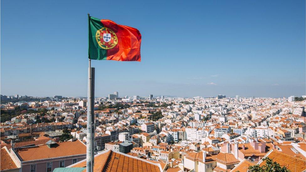 🛡️ Como Evitar Barreiras Legais e Culturais na Compra de Imóveis em Portugal